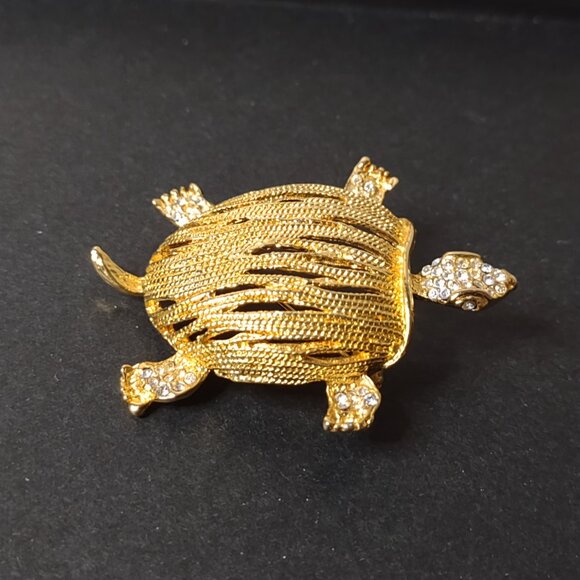 Very Awesome Gold Tone Turtle Brooch With Clear Stones - Picture 2 of 11
